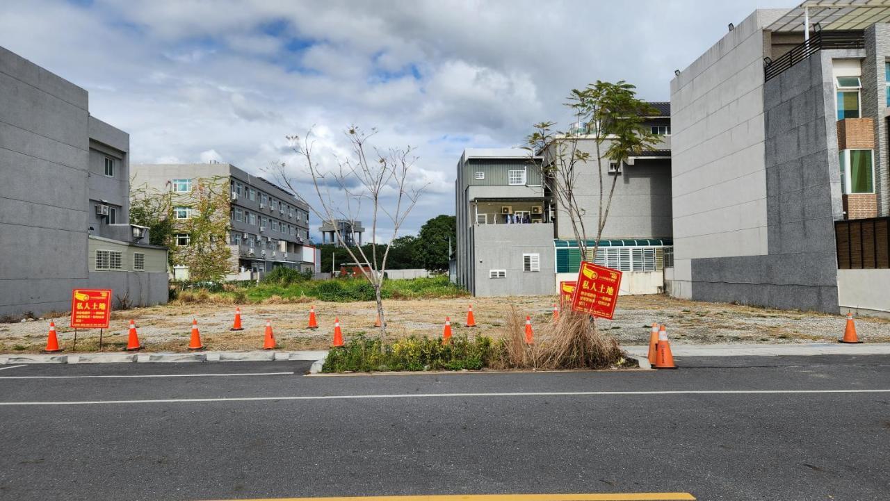 The Railroad Runs Hotel Taitung Exterior photo