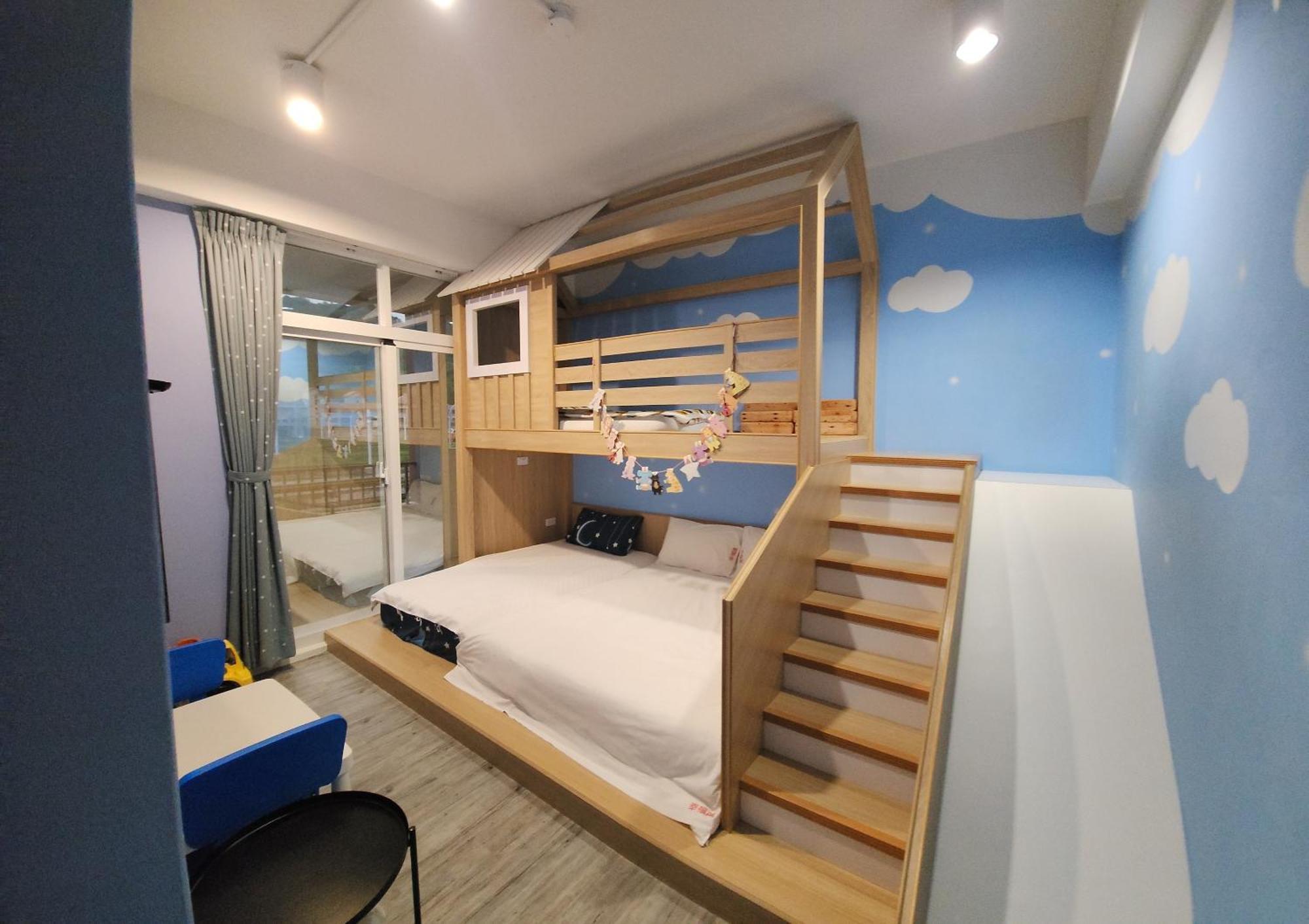 The Railroad Runs Hotel Taitung Exterior photo