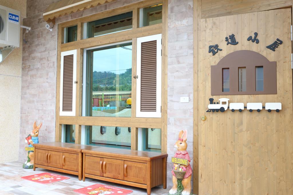 The Railroad Runs Hotel Taitung Exterior photo