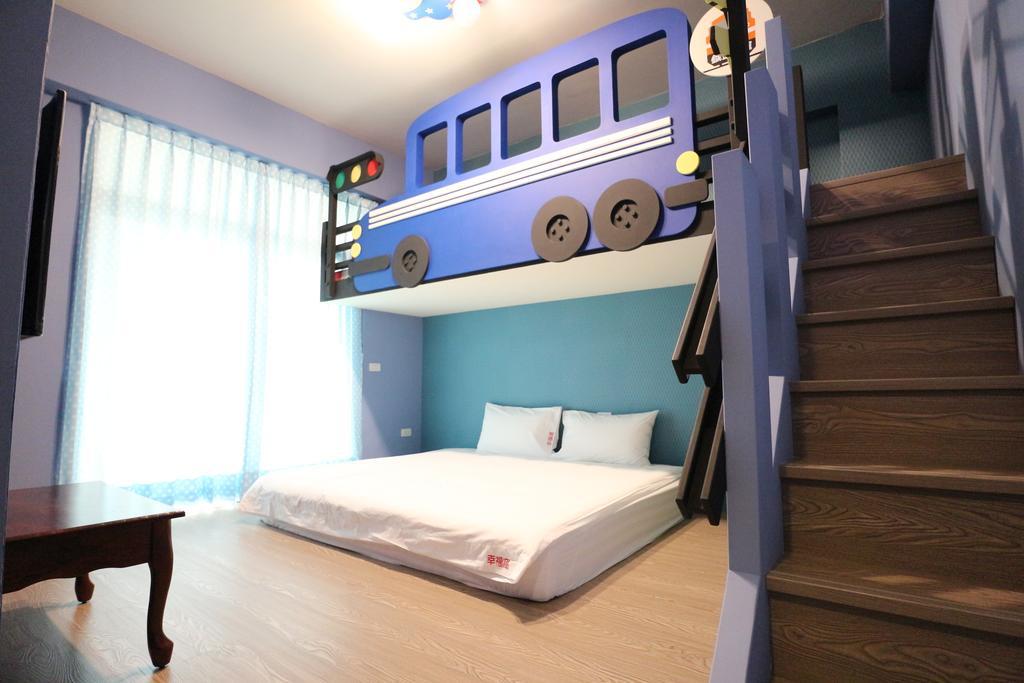 The Railroad Runs Hotel Taitung Exterior photo